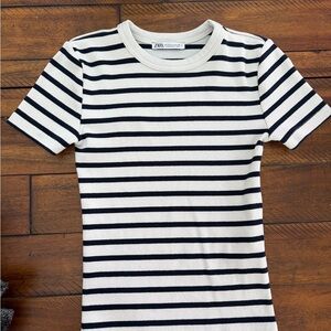 Zara Ribbed Crewneck Tee in White and Navy Stripes